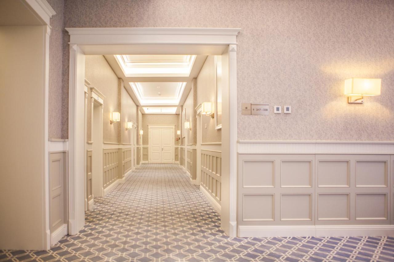 Promenade Hotel Баку Экстерьер фото A corridor at the hotel