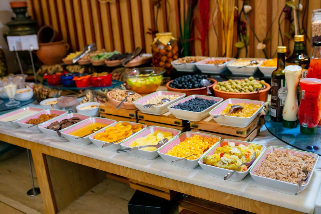 Promenade Hotel Баку Экстерьер фото A breakfast buffet