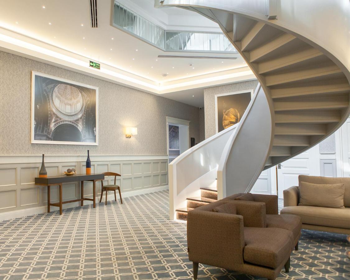 Promenade Hotel Баку Экстерьер фото The interior of the hotel